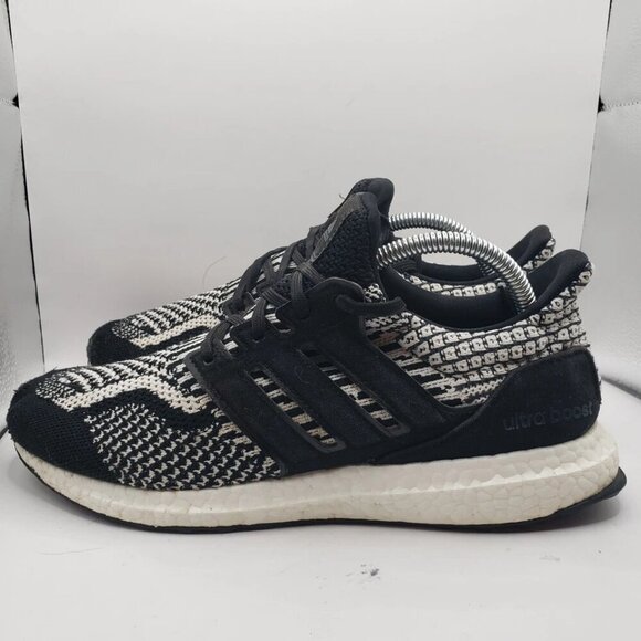 Adidas Ultra BOOST 5.0 DNA Oreo Black White FY9348 Men's Size 8.5 Pre-owned - Picture 3 of 10